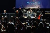 Slash solo 2014 0512_musicares slash (11)